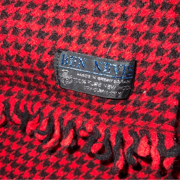 Preowned Ben Nevis Made In Great Britain Scarf black & red 100 % pure new wool - Picture 4 of 4
